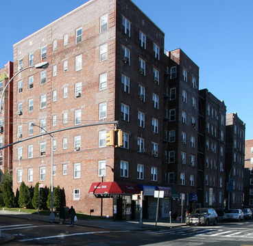 111-56 76th Dr in Forest Hills, NY - Building Photo