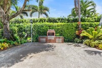 270 Cypress Dr in Key Biscayne, FL - Building Photo - Building Photo