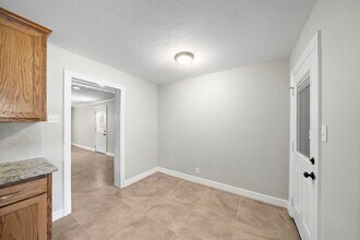 2138 Loving St in Houston, TX - Foto de edificio - Building Photo