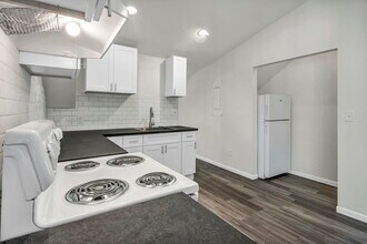 1331 W 102nd St, Unit 3 in Cleveland, OH - Foto de edificio - Building Photo