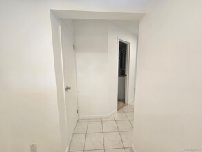 804 Hampshire Rd in Bay Shore, NY - Building Photo - Building Photo