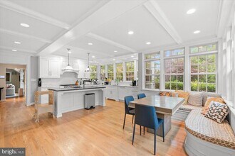 3701 Blackthorn Ct in Chevy Chase, MD - Foto de edificio - Building Photo