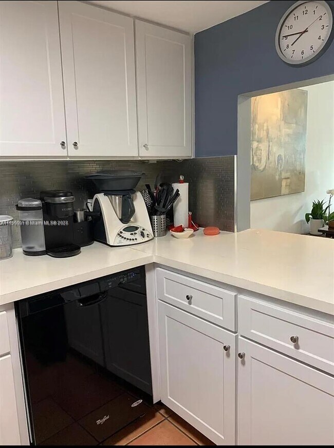 201 Galen Dr, Unit 316W in Key Biscayne, FL - Building Photo - Building Photo