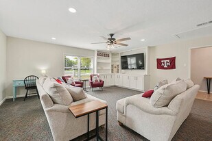 1909 Langford St in College Station, TX - Building Photo