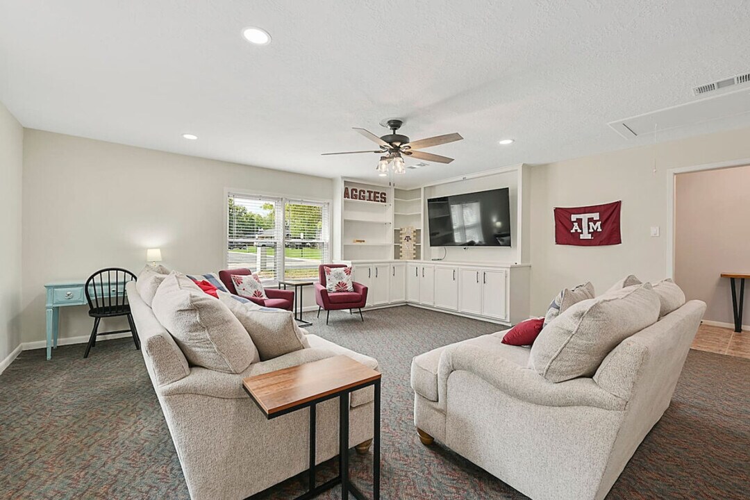 1909 Langford St in College Station, TX - Building Photo