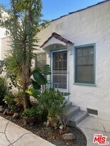 1040 N Sweetzer Ave in West Hollywood, CA - Building Photo