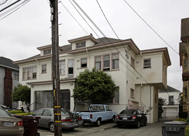 747 54th St in Oakland, CA - Foto de edificio - Building Photo