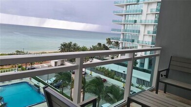 6917 Collins Ave in Miami Beach, FL - Foto de edificio - Building Photo