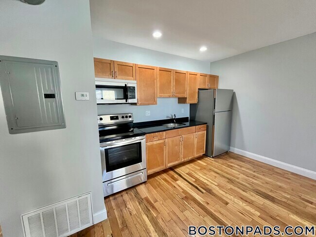 26 Portland St in Worcester, MA - Building Photo - Building Photo