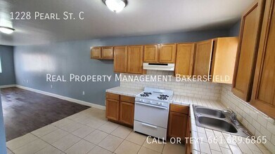 1228 Pearl St in Bakersfield, CA - Building Photo - Building Photo