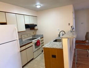 8611 Beekman Pl, Unit B in Alexandria, VA - Building Photo - Building Photo