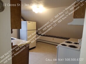 12 Cross St in Uxbridge, MA - Building Photo - Building Photo