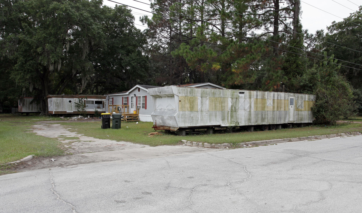 251 W Derenne Ave in Savannah, GA - Building Photo