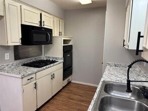 10422 Castlerock Dr in Dallas, TX - Building Photo - Building Photo