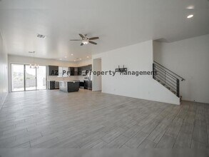 1409 E Shangri La Rd in Phoenix, AZ - Building Photo - Building Photo
