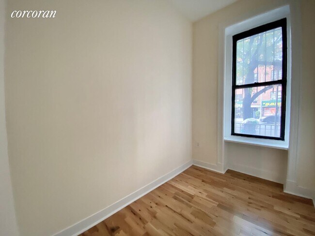 100 W 57th St in New York, NY - Building Photo - Building Photo
