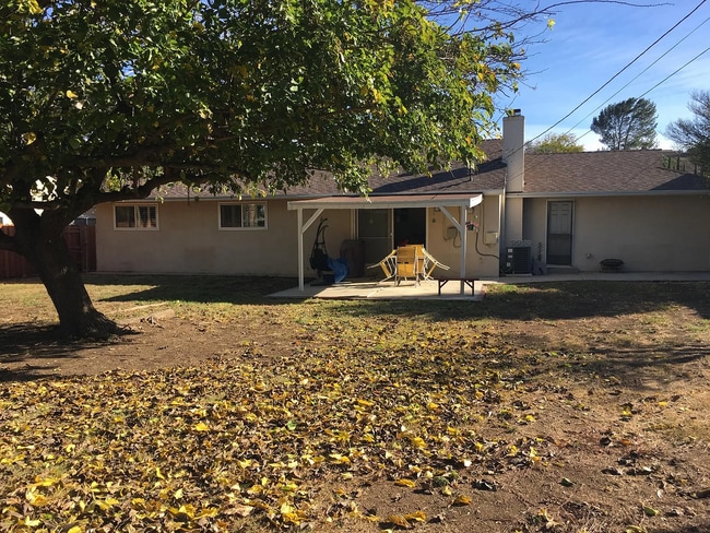 3187 Calle Quebracho in Thousand Oaks, CA - Building Photo - Building Photo
