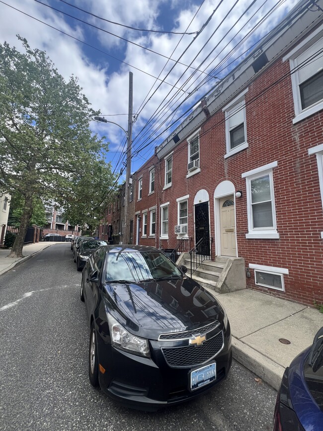 2524 Webster St in Philadelphia, PA - Building Photo - Building Photo