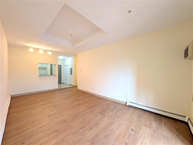 373 Highland Ave, Unit 206 in Somerville, MA - Foto de edificio - Building Photo