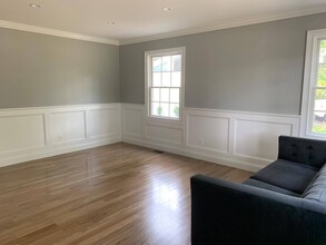 300 Locust Ln in Roslyn Heights, NY - Building Photo - Building Photo