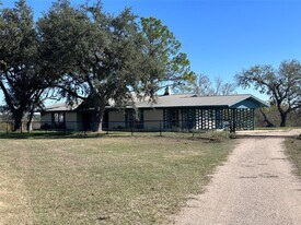 180 Griesenbeck Ranch Rd in Bastrop, TX - Building Photo