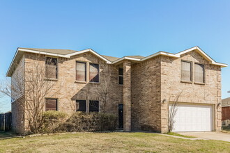 1504 Daisy Ln in Burleson, TX - Building Photo - Building Photo