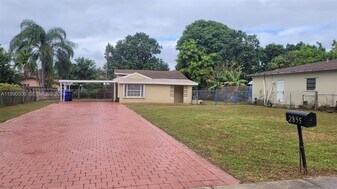 2855 Funston St in Hollywood, FL - Building Photo