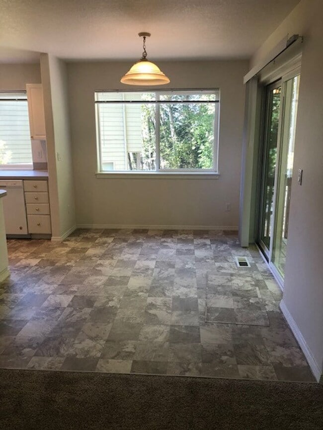 13050 SW Creekshire Dr in Tigard, OR - Building Photo - Building Photo
