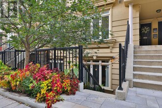 98-98 Carr St in Toronto, ON - Building Photo - Building Photo