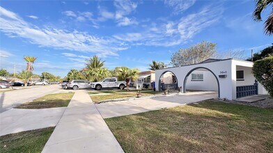 5640 Hayes St in Hollywood, FL - Building Photo - Building Photo