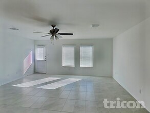 1793 Courage Crk in Crandall, TX - Foto de edificio - Building Photo