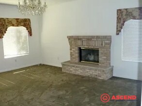716 Windsor Park Dr in Bakersfield, CA - Building Photo - Building Photo