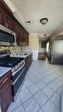137 Alkier St in Brentwood, NY - Foto de edificio - Building Photo
