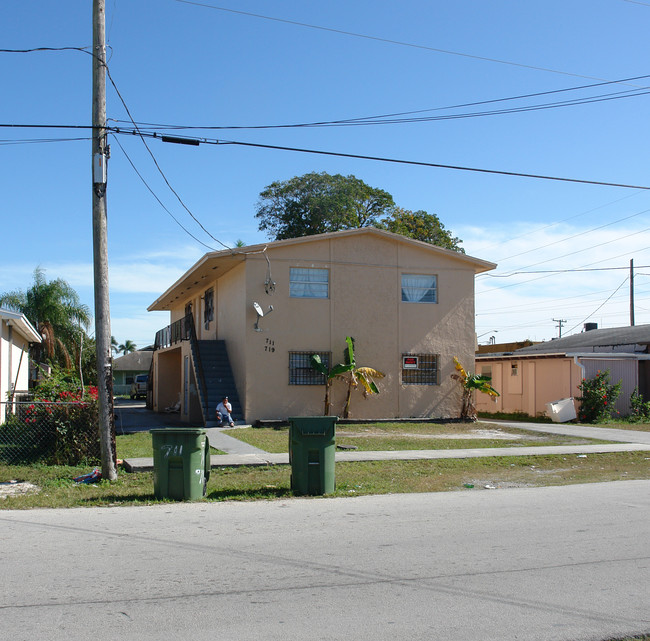 711-719 SW 1st Ave in Homestead, FL - Building Photo - Building Photo