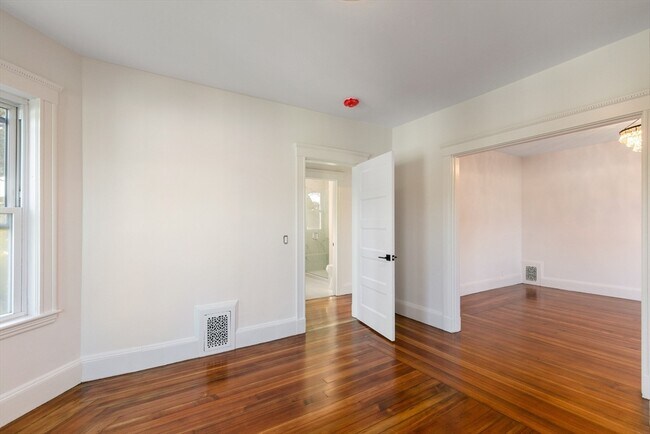 162 Albion St, Unit 2 in Somerville, MA - Building Photo - Building Photo