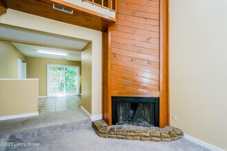 2808 Six Mile Ln in Louisville, KY - Building Photo - Building Photo