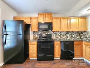 268 Circle R Rd in Concord, NC - Foto de edificio - Building Photo
