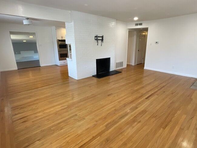 4524 Oxbow Dr in Sacramento, CA - Building Photo - Building Photo