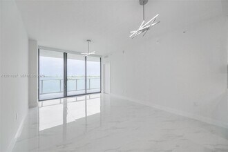 700 NE 24th St, Unit 904 in Miami, FL - Building Photo - Building Photo