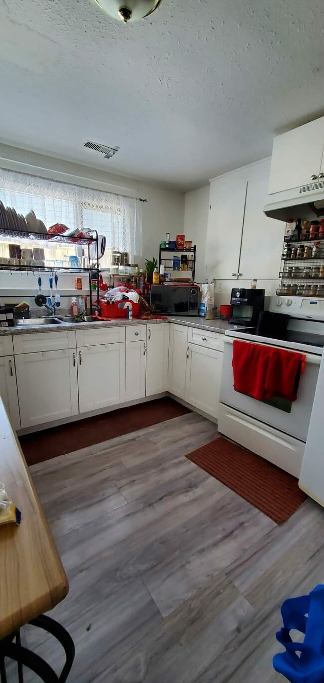 4338-3004338 Hill Ave in Prince George, BC - Building Photo - Building Photo