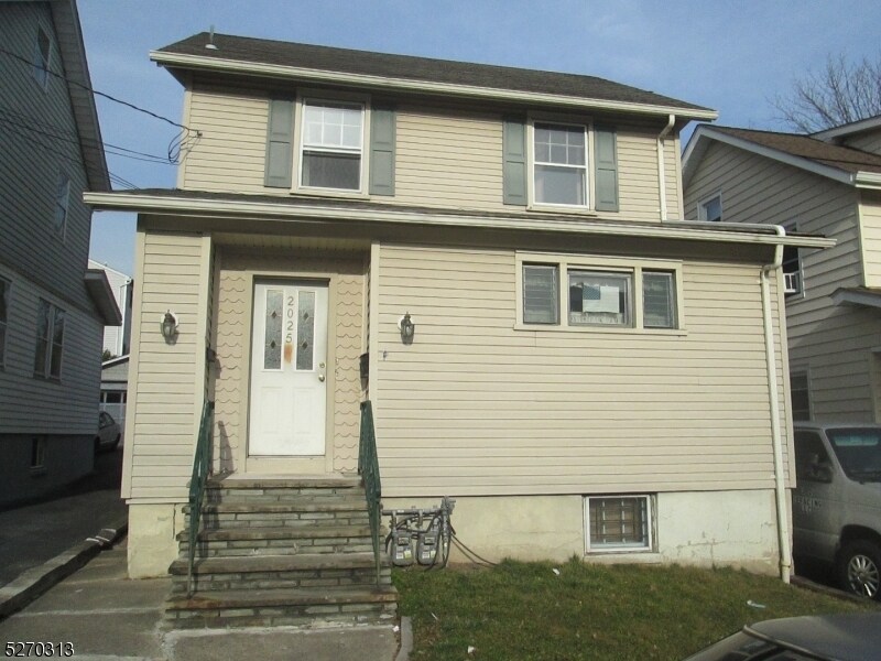 2025 Ostwood Terrace in Union, NJ - Building Photo