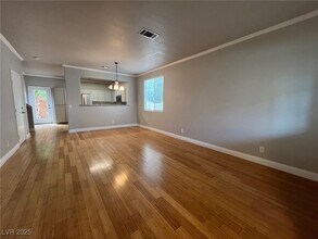 10471 Meadow Village St in Las Vegas, NV - Building Photo - Building Photo