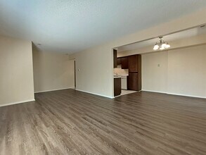 4536 South 1900 West, Unit 12 in Roy, UT - Foto de edificio - Building Photo