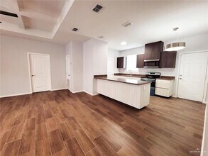 3409 Fuerte Ave, Unit 4 in McAllen, TX - Foto de edificio - Building Photo