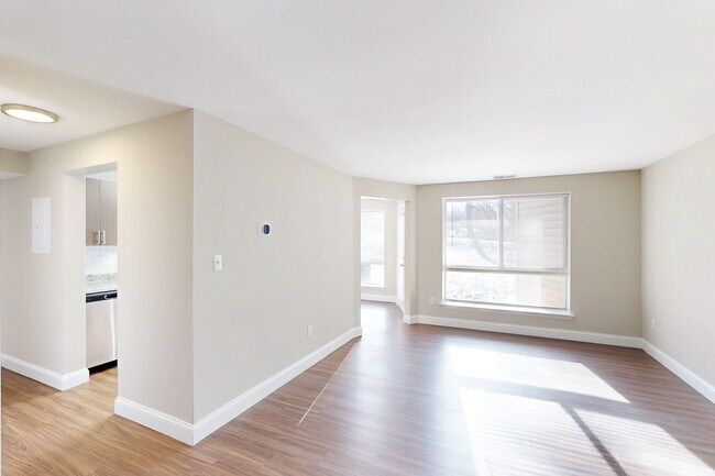 Knights Bridge II in Burtonsville, MD - Building Photo - Interior Photo