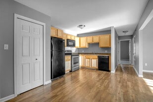 Oakwood Grove in Blasdell, NY - Building Photo