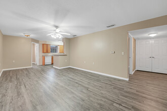 Raintree Apartments in Wichita Falls, TX - Building Photo - Interior Photo