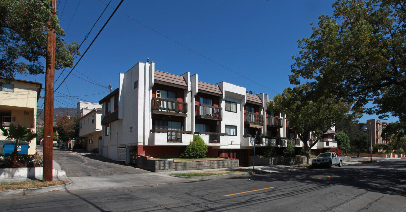 603 E Olive Ave in Burbank, CA - Foto de edificio