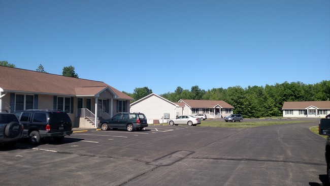 Countryside Apartments in Moscow, PA - Foto de edificio - Building Photo