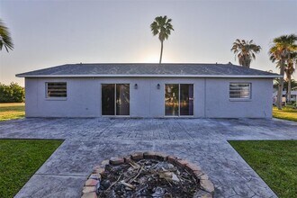 9925 Grace Dr in Port Richey, FL - Building Photo - Building Photo